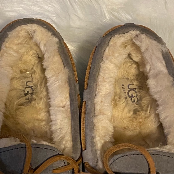 Uggs Gray Dakota Slippers - Picture 16 of 16